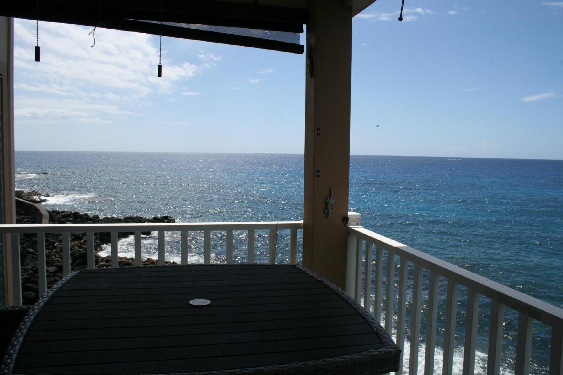 Oceanfront Paradise With Private Lanai Overlooking Kailua Bay Exterior photo