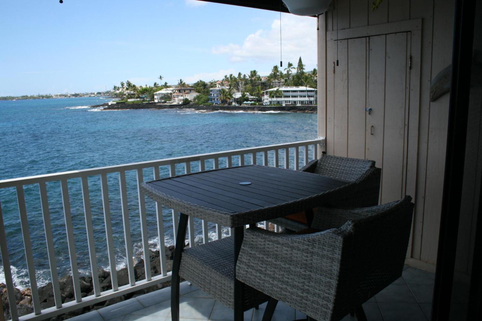 Oceanfront Paradise With Private Lanai Overlooking Kailua Bay Exterior photo
